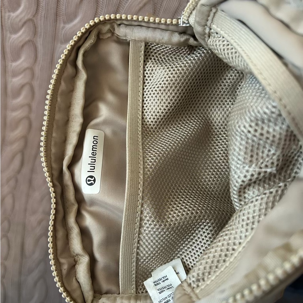 SOLD- Lululemon Cream Belt Bag - Picture 5 of 5